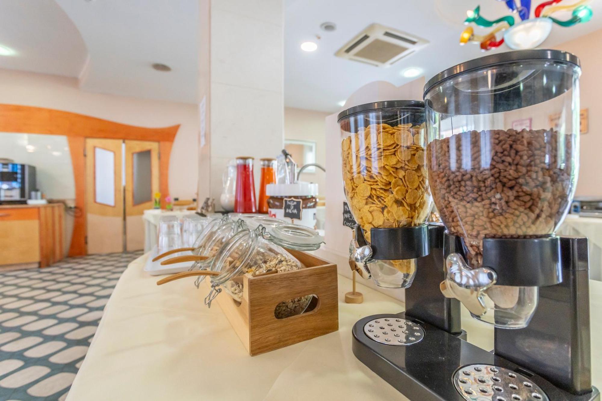 Hotel Vannucci Rimini Eksteriør bilde